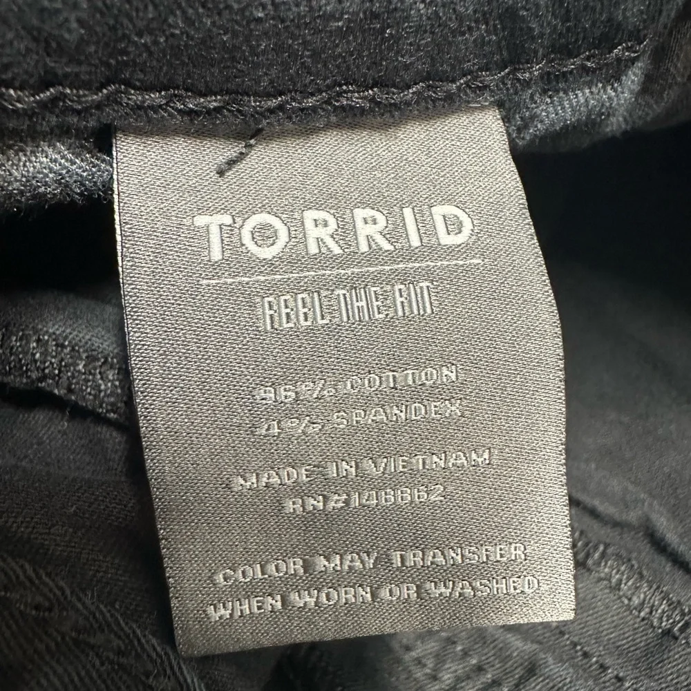 Torrid 3.5 Inch Military Stretch Twill Mid-Rise Short S 20/ 2X